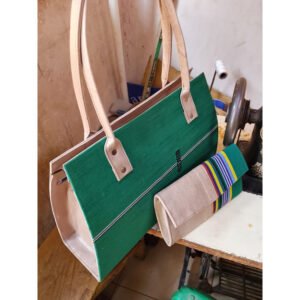 Sac en cuir a base de pagne traditionnel
