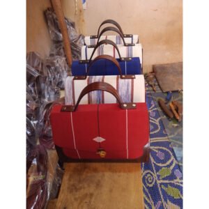 Sac en cuir a base de pagne traditionnel
